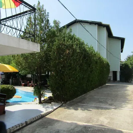 Hostel Papagal Warna